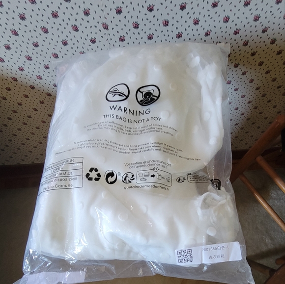 Sexy white polk-a-dot cocktail dress w/ sheer sleeves. Size L.(8/10). New - Picture 12 of 14